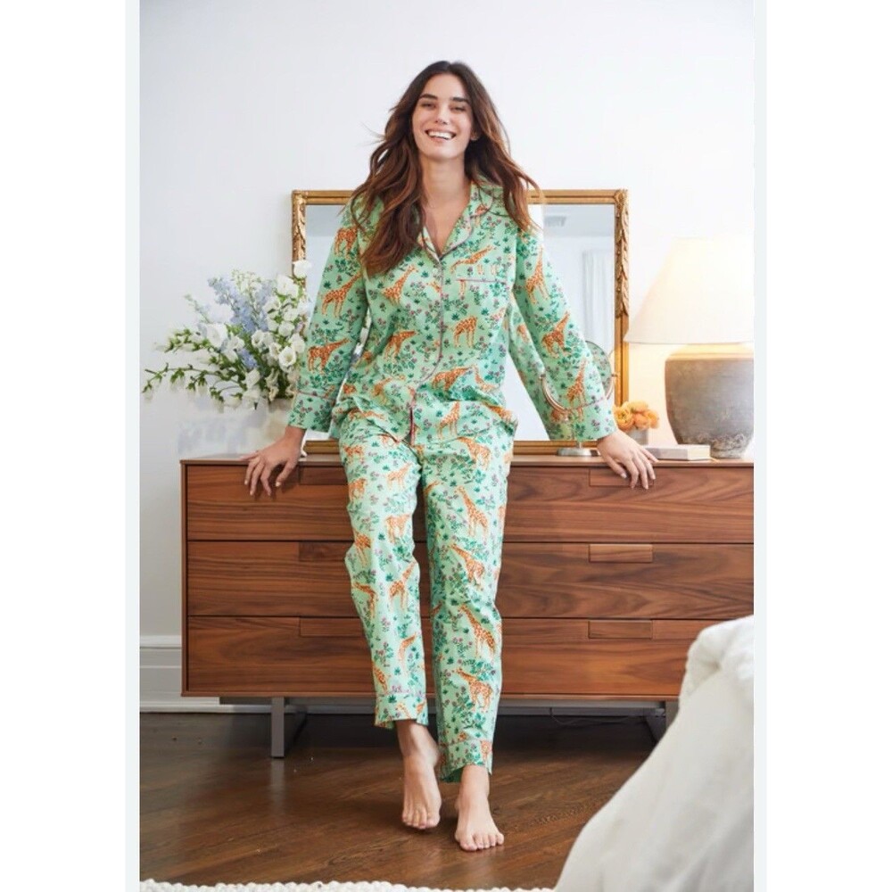 Print Fresh Women’s Pajama Top Green Long Sleeve Grazing Giraffes Medium Lounge